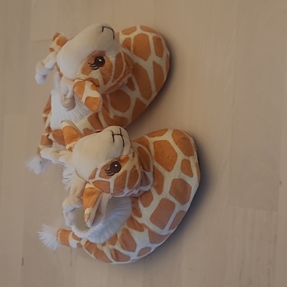 NWOT Yankee Toybox Giraffe Kids Slippers Toddler Size 7-8 - Picture 1 of 14
